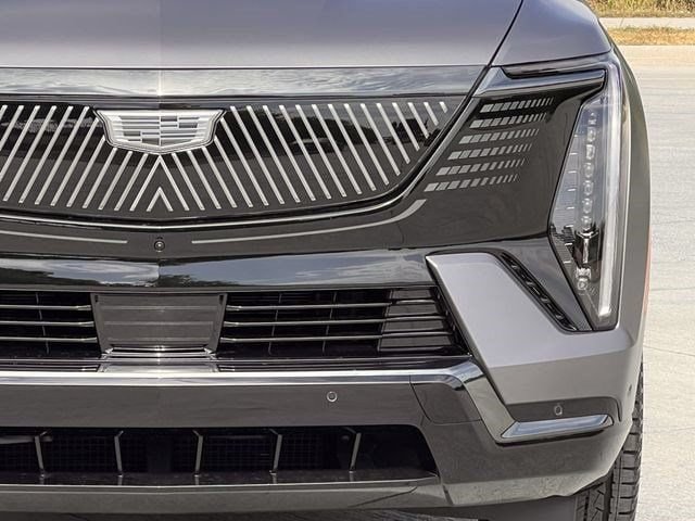 New 2026 Cadillac Escalade IQL Sport 1 w/ LPO, ONYX Package AWD/4WD image 8