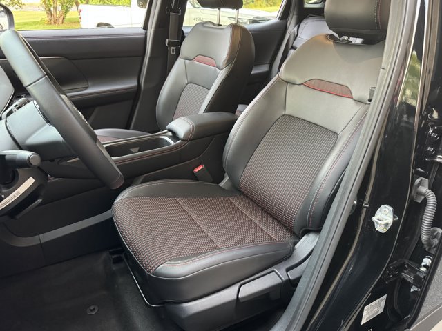 Used 2025 Nissan Kicks SR AWD/4WD image 24