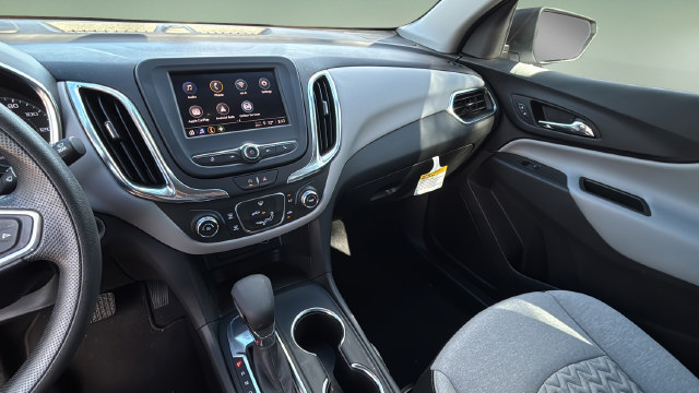 Used 2024 Chevrolet Equinox LS w/ Driver Confidence II Package FWD image 23