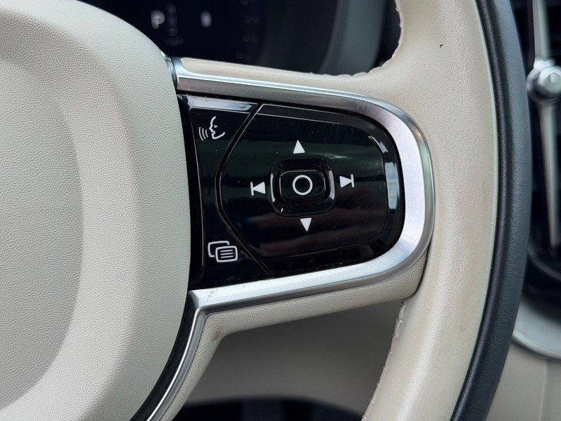 Certified 2024 Volvo XC60 B5 Plus w/ Protection Package Premier AWD/4WD image 19