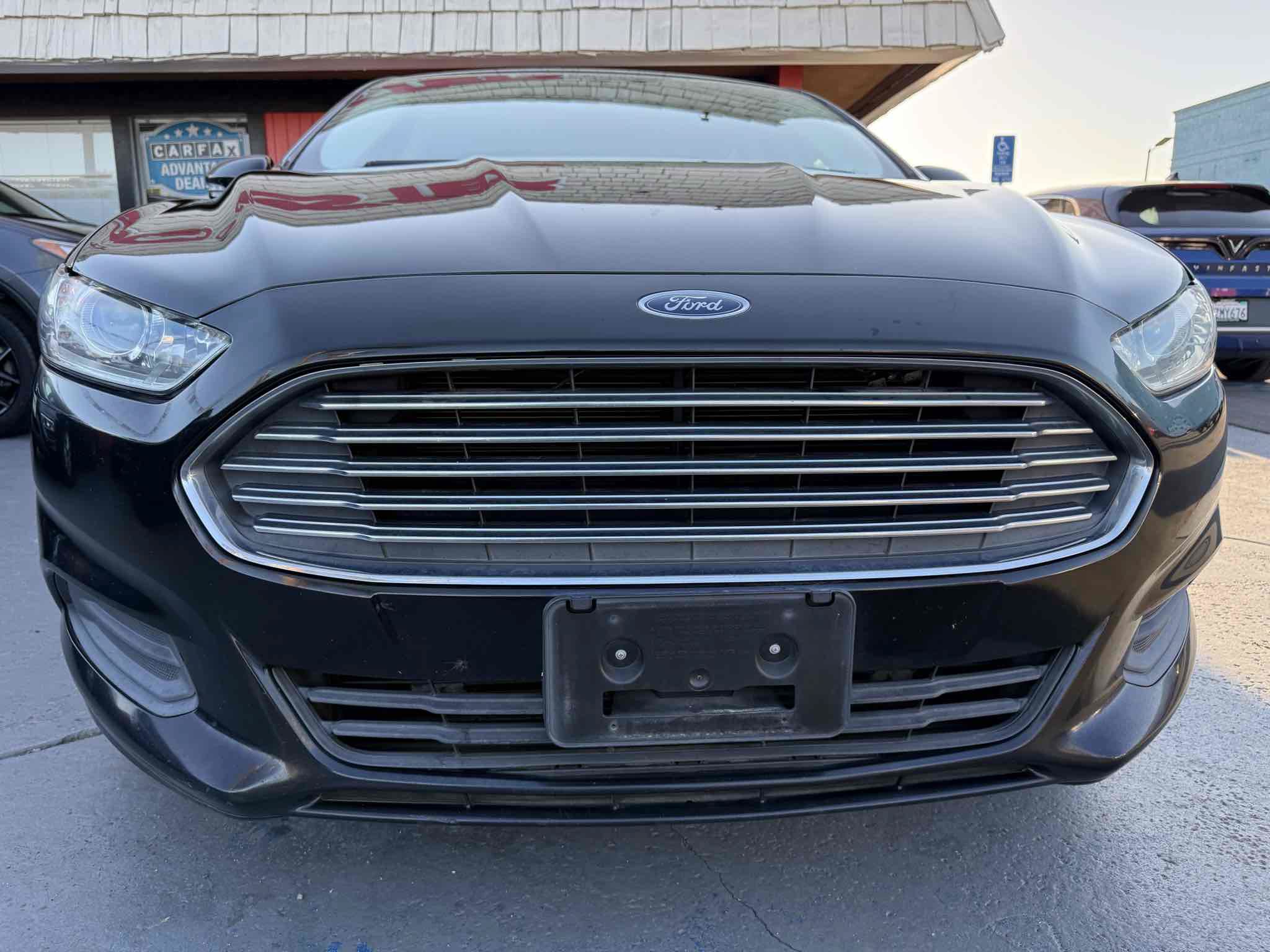 Used 2016 Ford Fusion SE FWD image 3