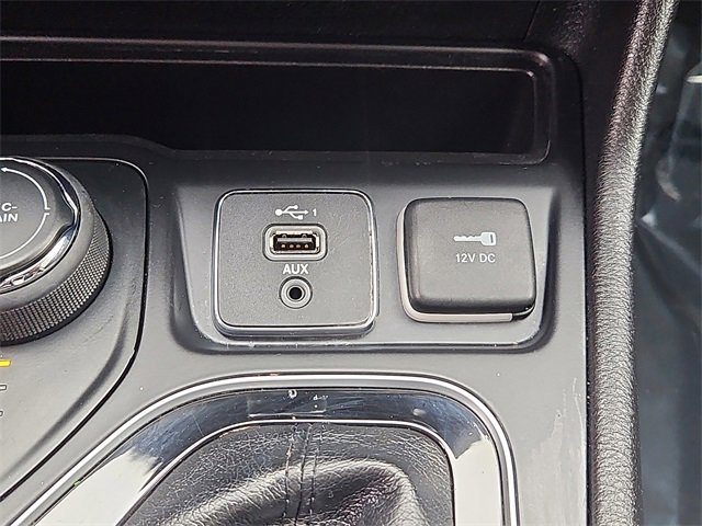 Used 2019 Jeep Cherokee Limited w/ Trailer Tow Group image 18