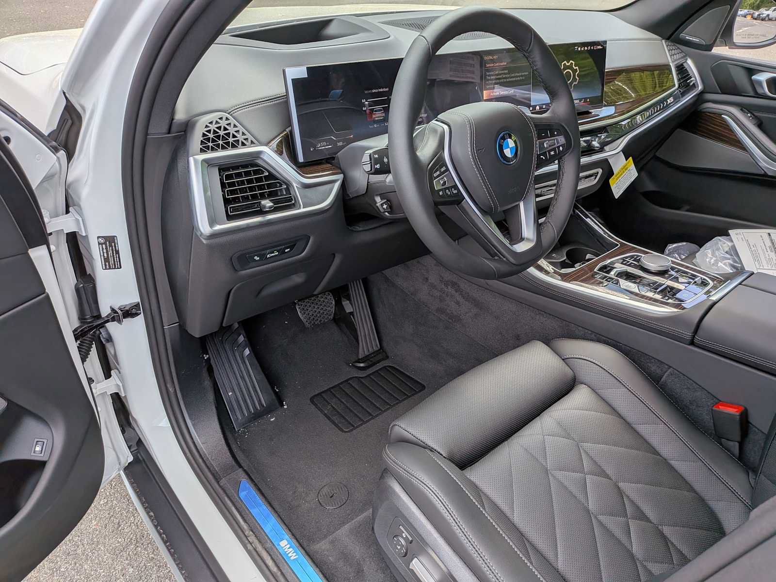 New 2026 BMW X5 xDrive50e w/ Premium Package AWD/4WD image 8