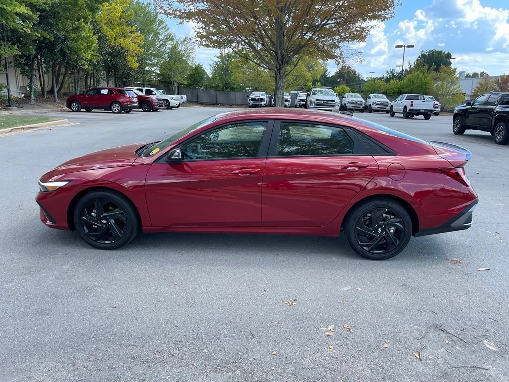 Used 2026 Hyundai Elantra Sport FWD image 4