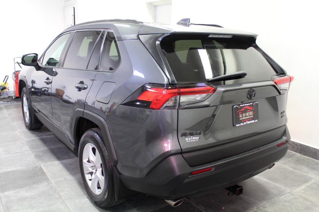 Used 2020 Toyota RAV4 XLE w/ All Weather Liner Package image 4