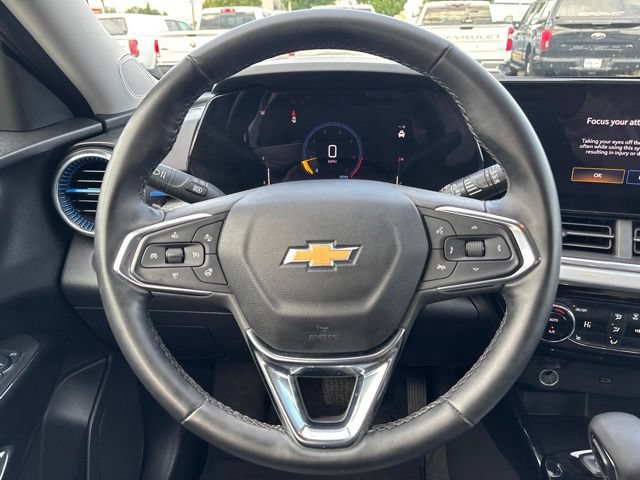 Used 2025 Chevrolet Trax LT w/ LT Convenience Package FWD image 17