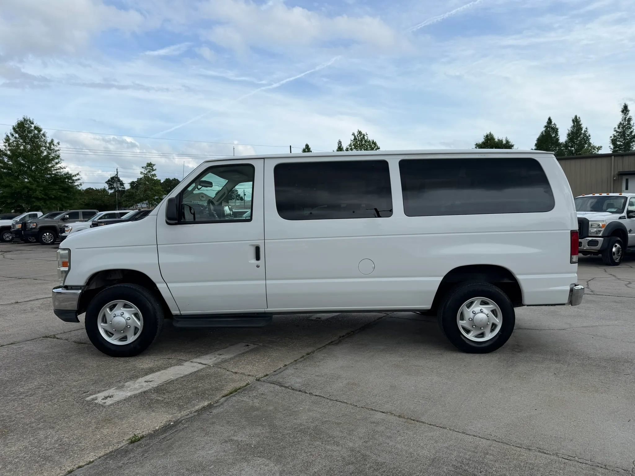 Used 2012 Ford E-350 and Econoline 350 XLT RWD image 2