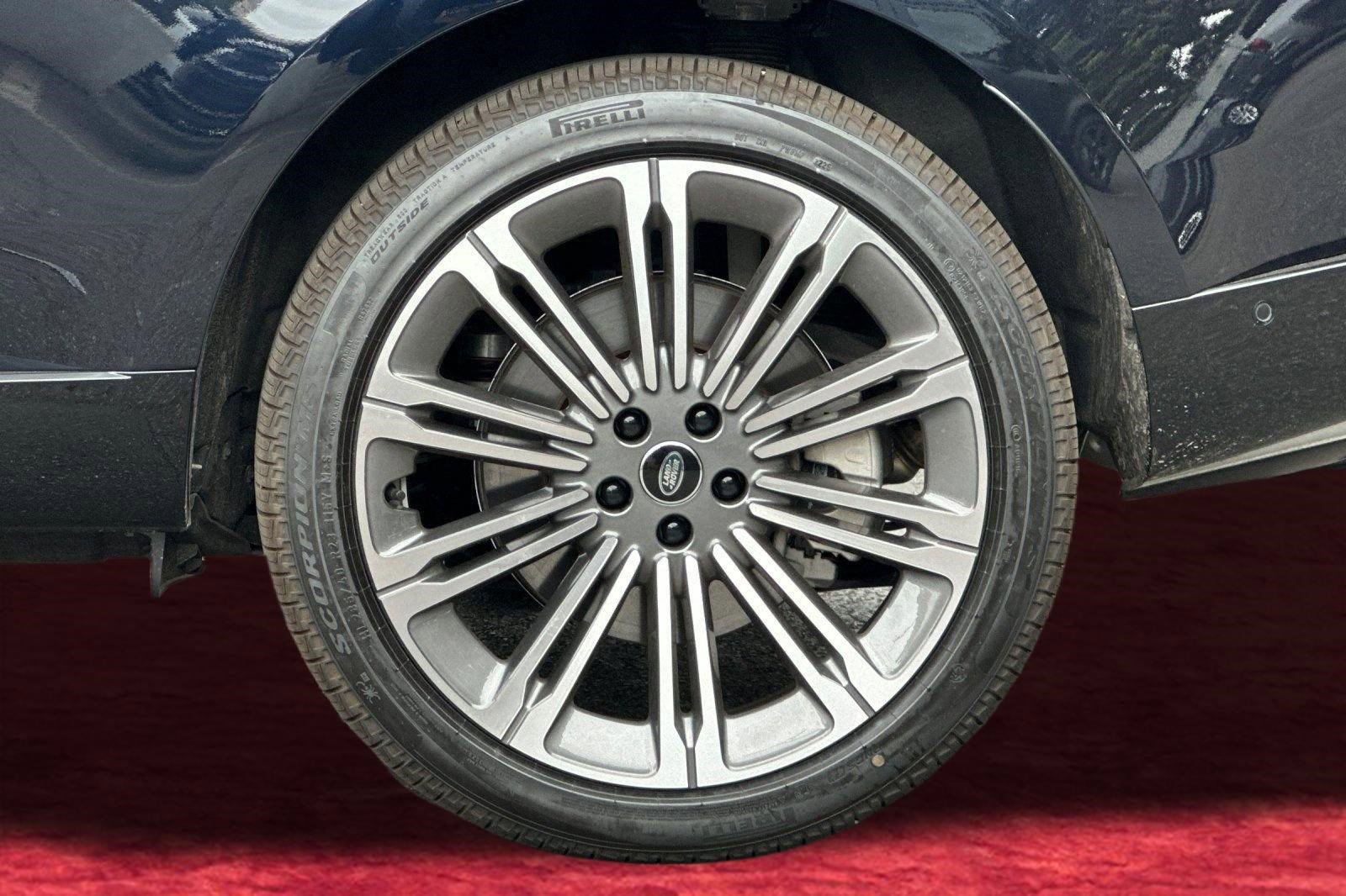 New 2025 Land Rover Range Rover Long Wheelbase SE AWD/4WD image 11