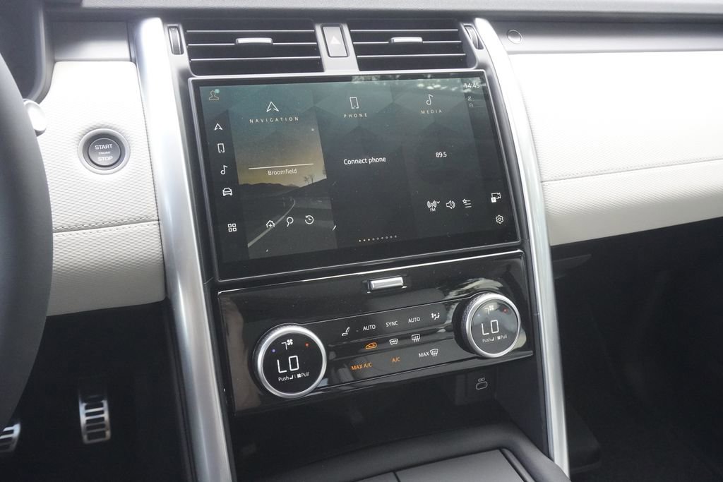 New 2025 Land Rover Discovery Dynamic SE image 15