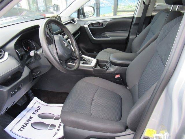 Used 2021 Toyota RAV4 LE AWD/4WD image 12