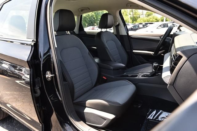 Certified 2025 Volkswagen Jetta SE w/ Black Wheel Package FWD image 21