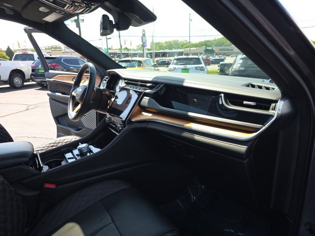 Used 2024 Jeep Grand Cherokee L Summit AWD/4WD image 40