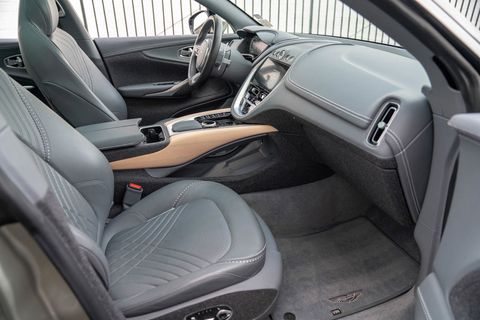 Used 2021 Aston Martin DBX image 30