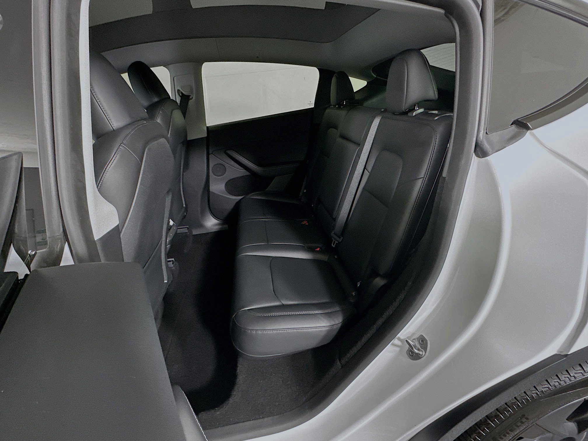 Used 2024 Tesla Model Y Long Range image 24