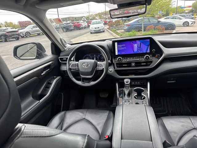 Used 2023 Toyota Highlander Platinum AWD/4WD image 44