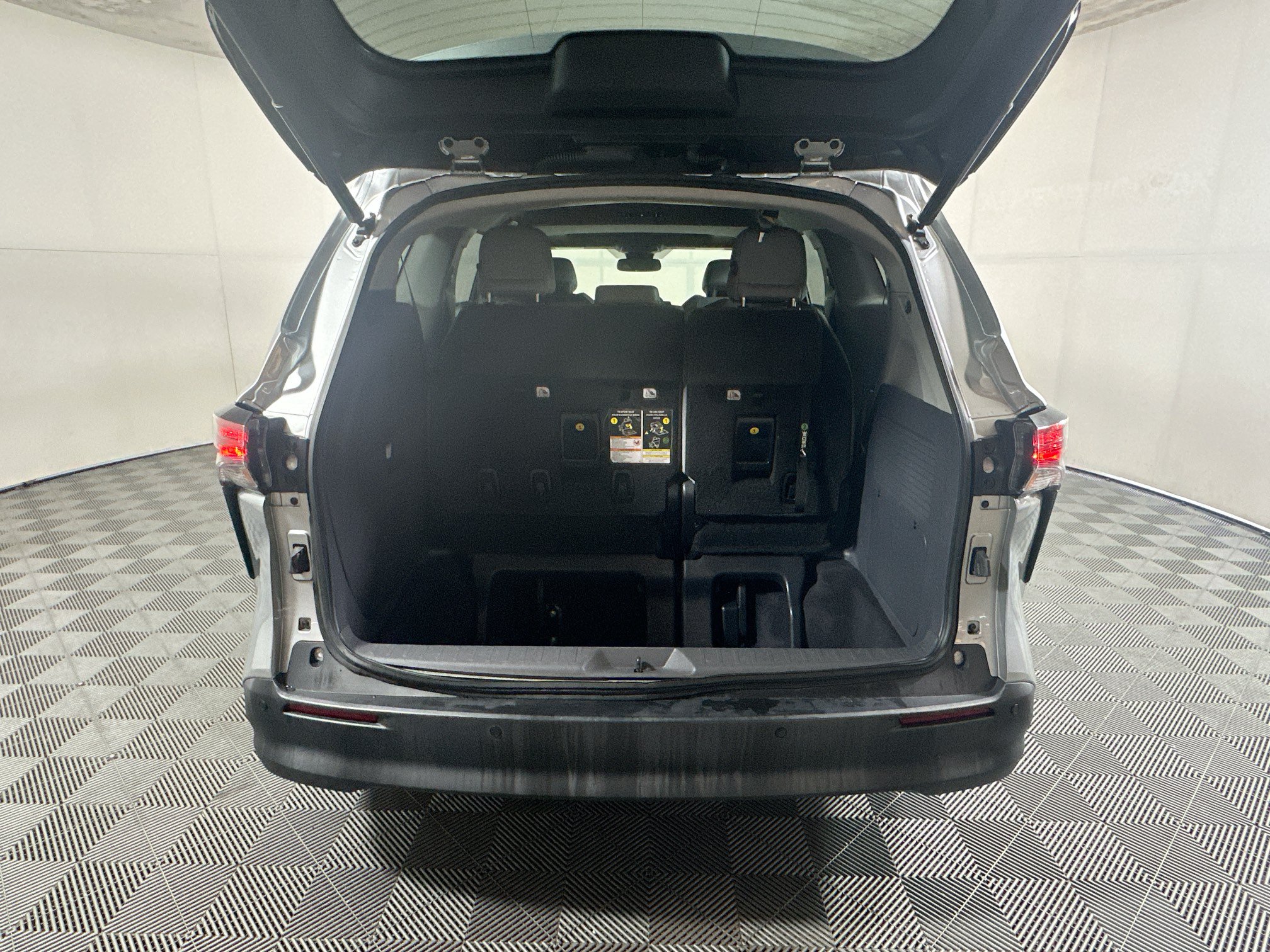 Used 2021 Toyota Sienna XLE FWD image 31
