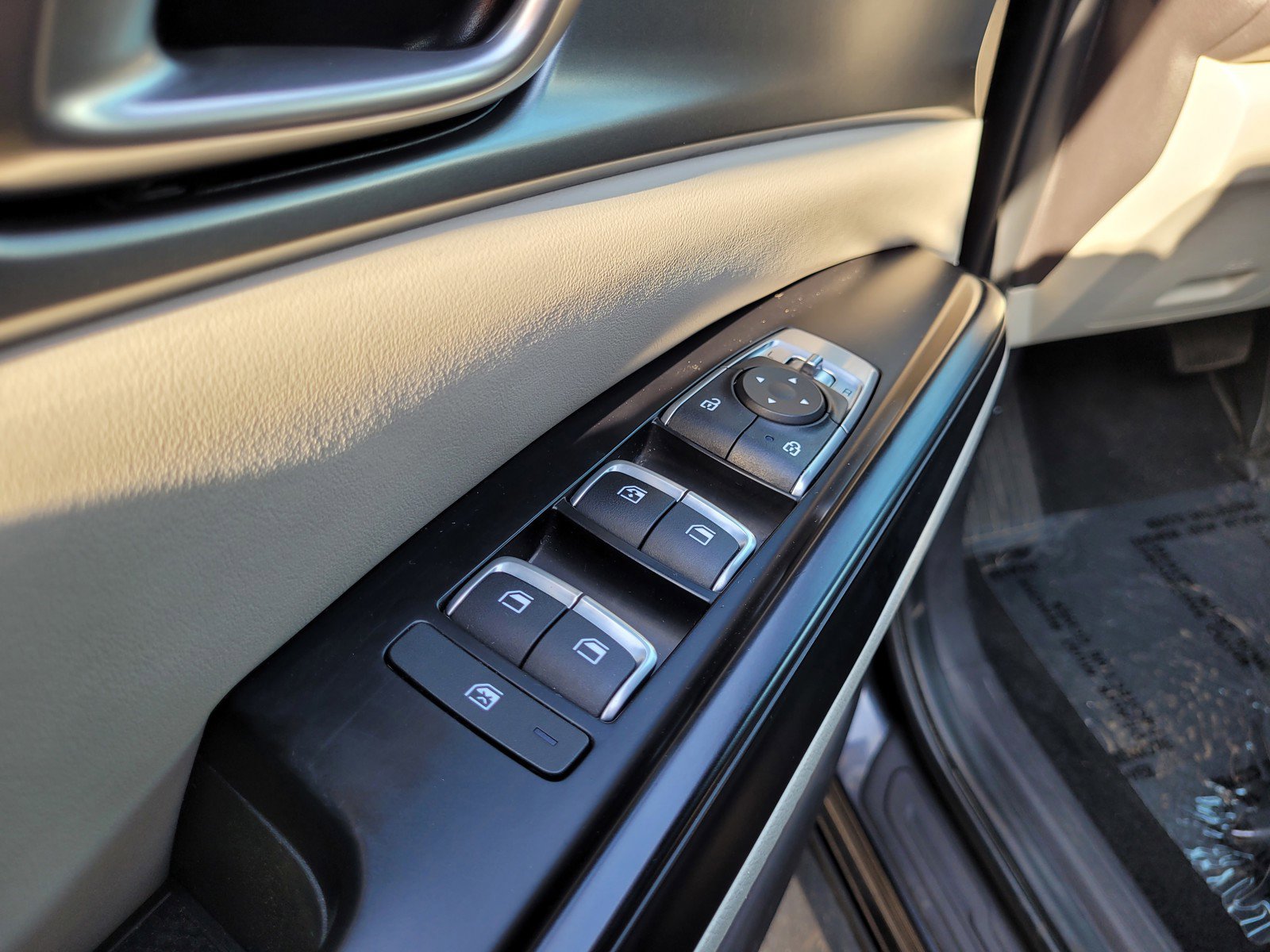 Used 2024 Kia Carnival LX image 26