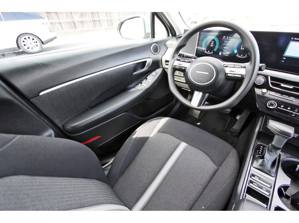 Certified 2025 Hyundai Sonata SE image 9