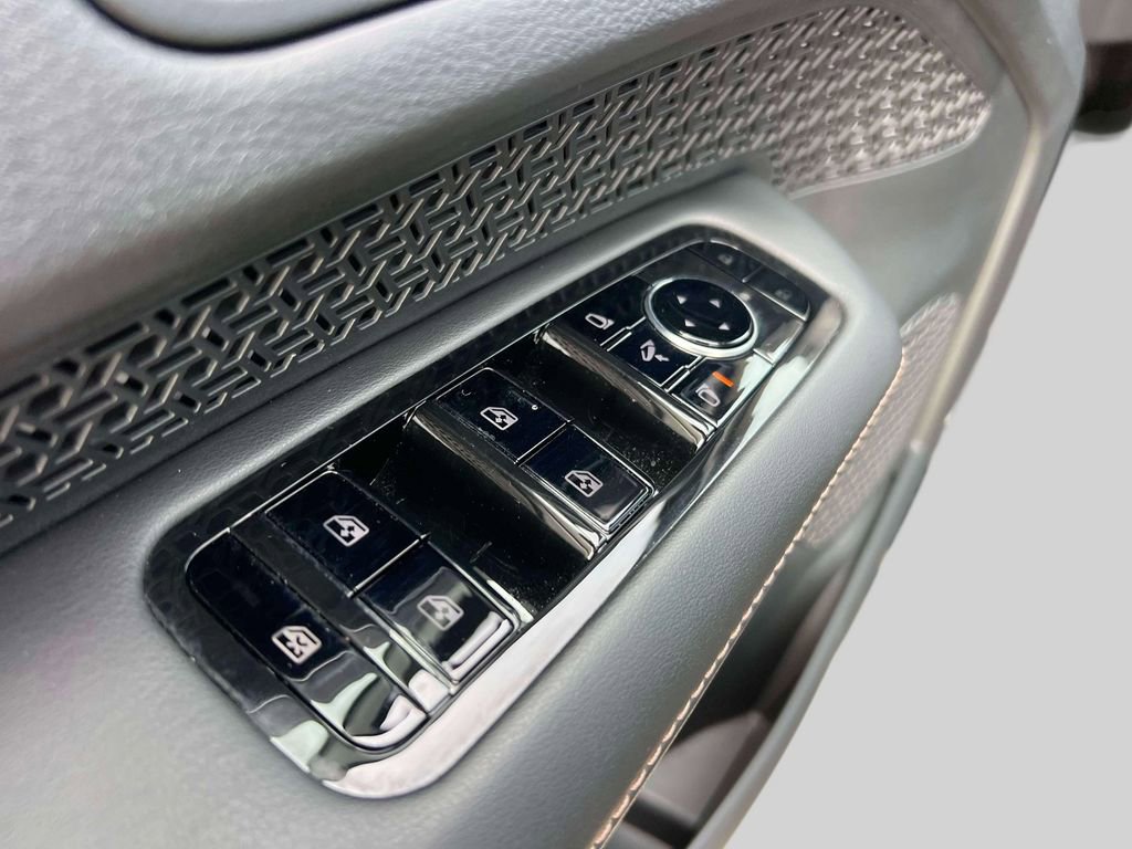 Used 2024 Nissan Ariya FWD image 16