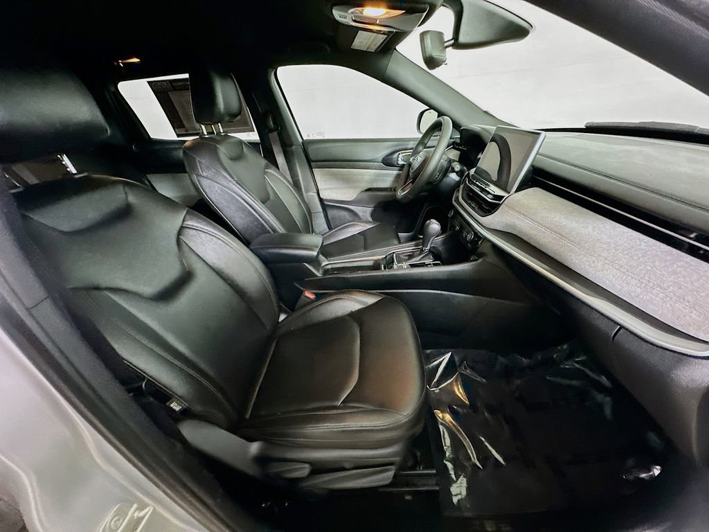 Used 2024 Jeep Compass Latitude image 12