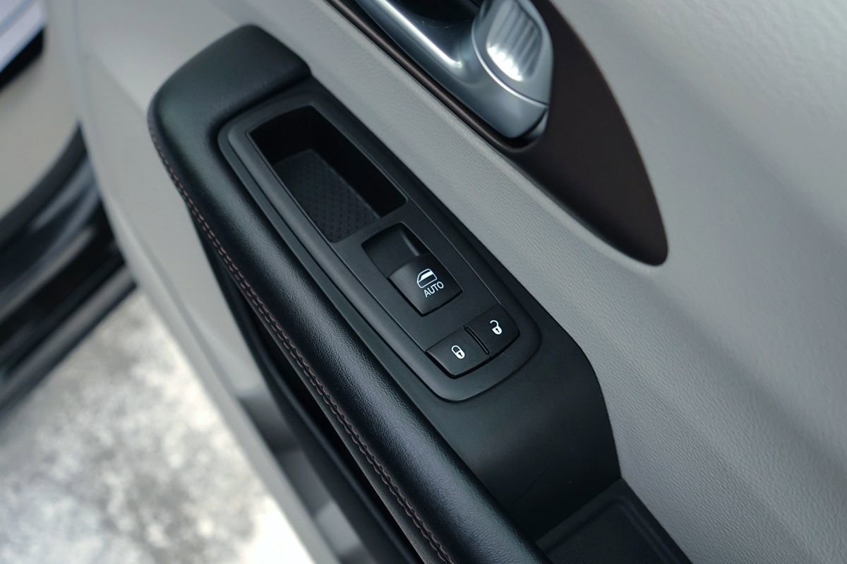 Used 2018 Chrysler Pacifica Touring-L FWD image 28