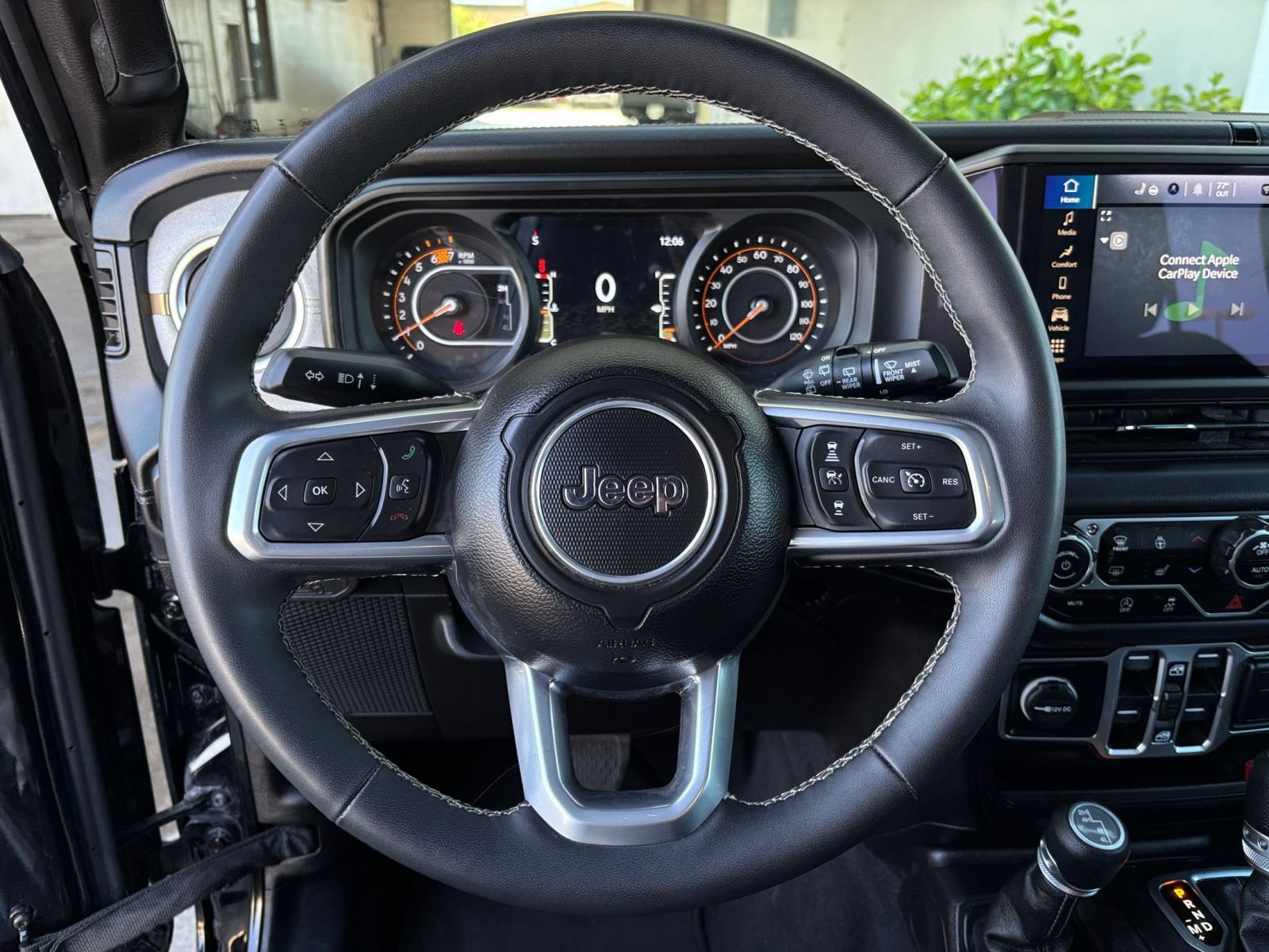 Used 2025 Jeep Wrangler Unlimited Sahara AWD/4WD image 26