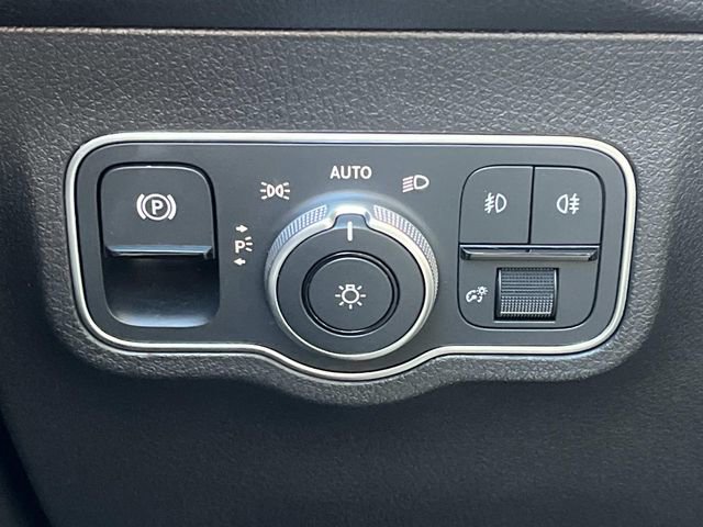 Used 2024 Mercedes-Benz GLB 250 image 35