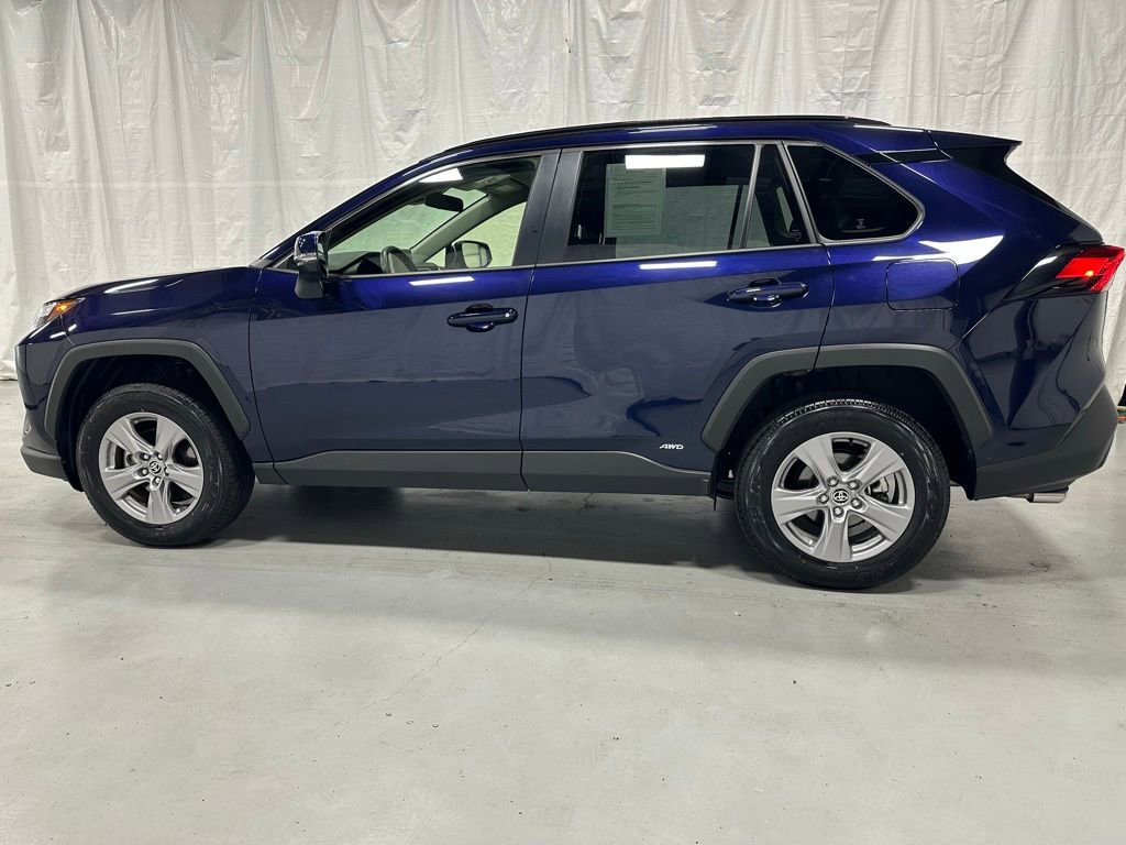 Used 2025 Toyota RAV4 XLE AWD/4WD image 4