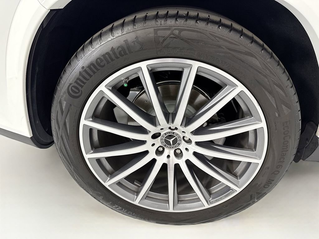 Used 2025 Mercedes-Benz GLS 580 4MATIC image 33