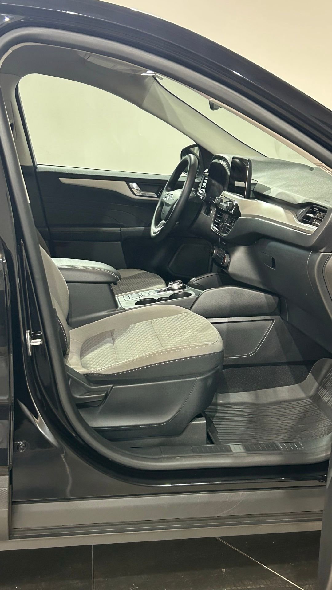 Used 2021 Ford Escape SE FWD image 43