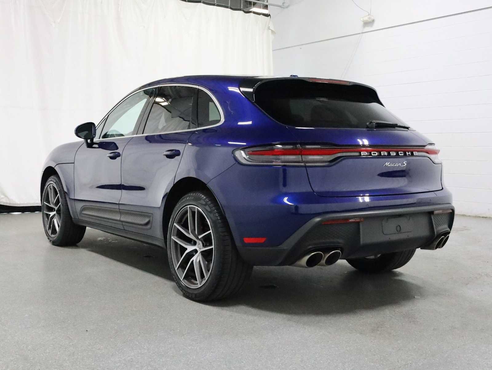 Certified 2023 Porsche Macan S AWD/4WD image 3