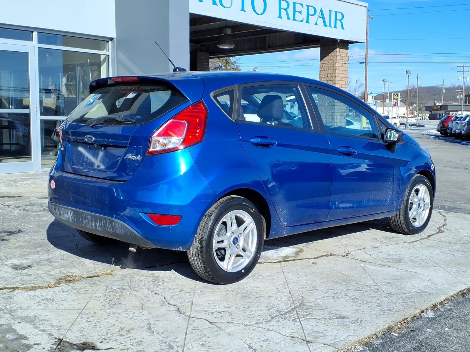 Used 2019 Ford Fiesta SE FWD image 3