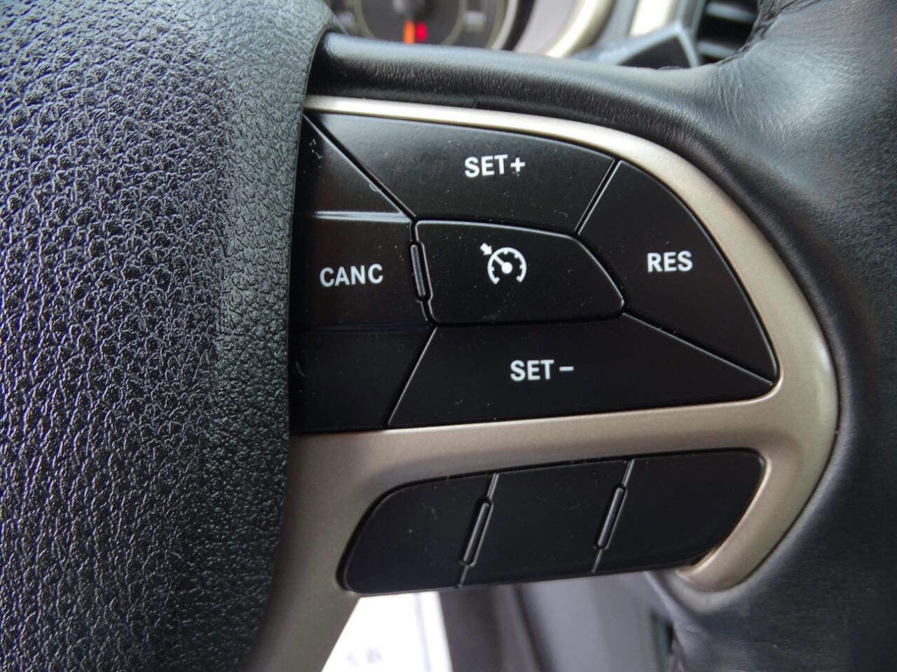 Used 2018 Jeep Cherokee Latitude w/ Quick Order Package 26T image 15