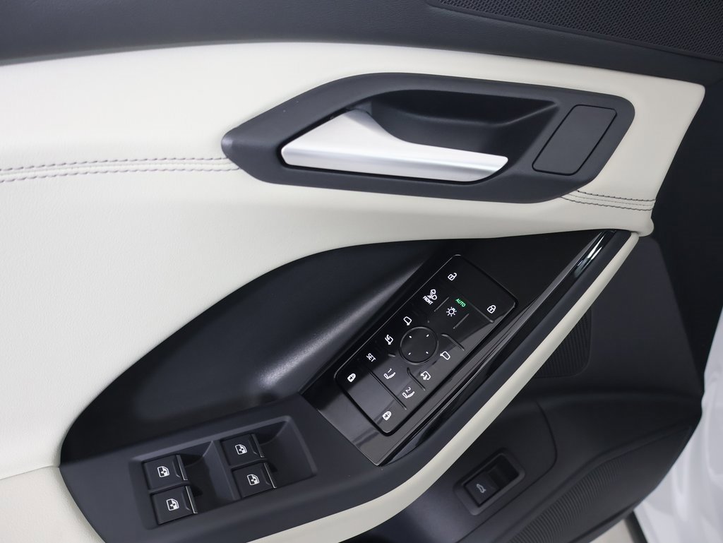 Used 2025 Audi Q6 e-tron Premium Plus image 22