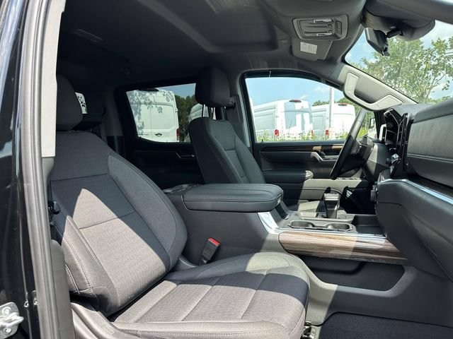 Used 2025 Chevrolet Silverado 1500 LT Trail Boss w/ Dark Appearance Package AWD/4WD image 41