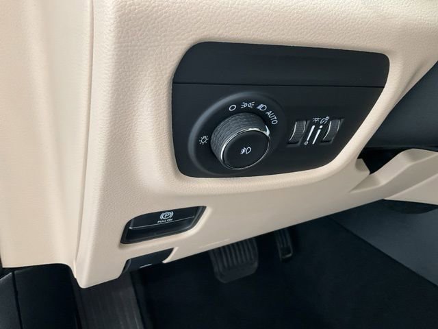 Used 2023 Jeep Grand Cherokee Limited image 9