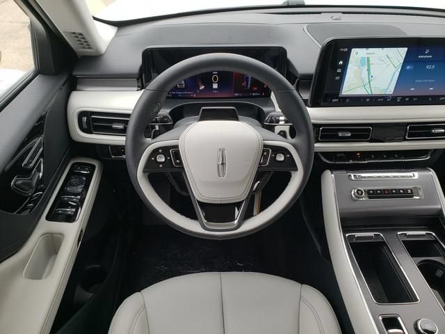 New 2026 Lincoln Aviator AWD image 17