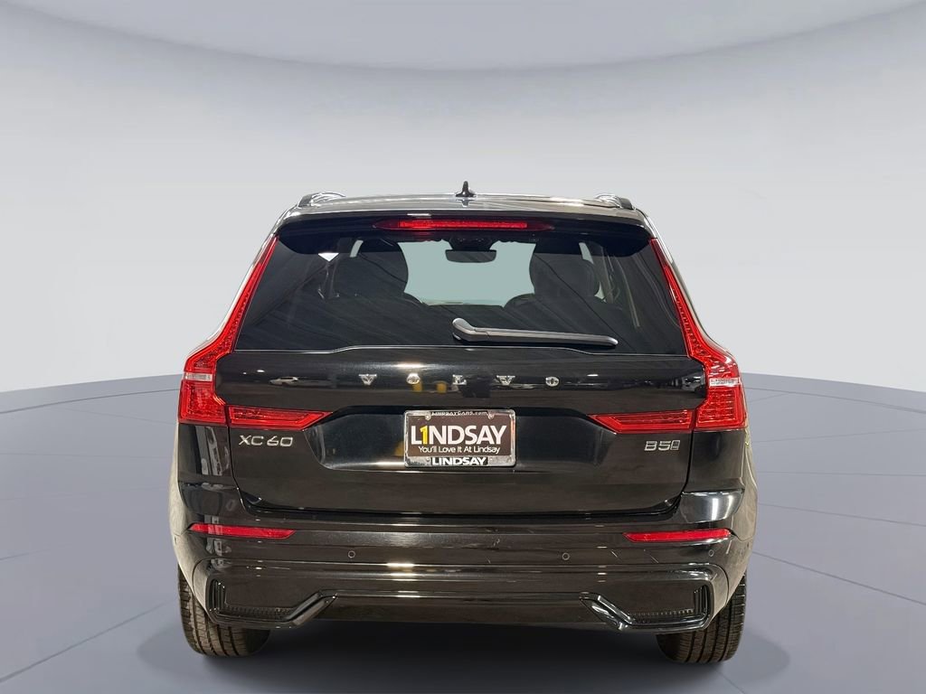 Used 2025 Volvo XC60 B5 Plus image 11