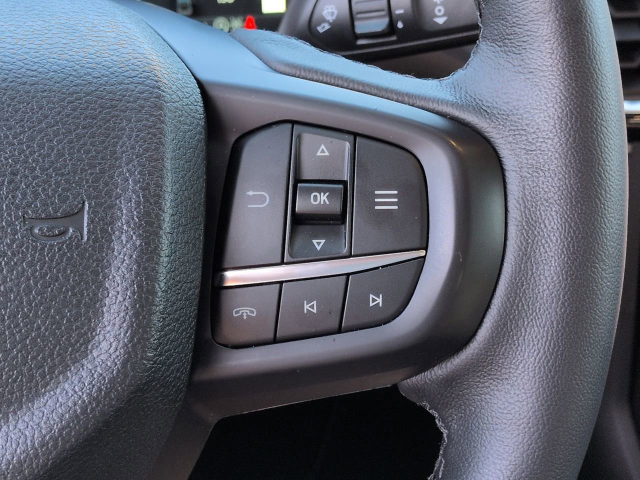 Used 2025 Ford Ranger Lariat w/ Chrome Accent Package AWD/4WD image 26