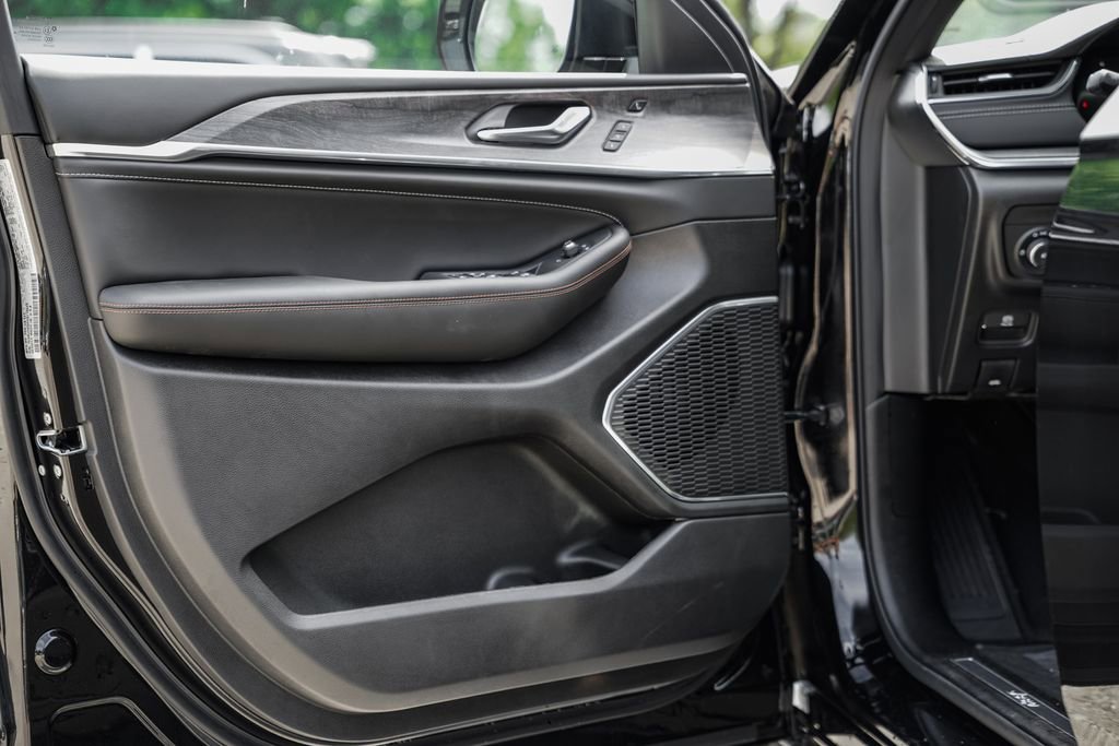 New 2025 Jeep Grand Cherokee Overland w/ Adv Protech Group III image 37