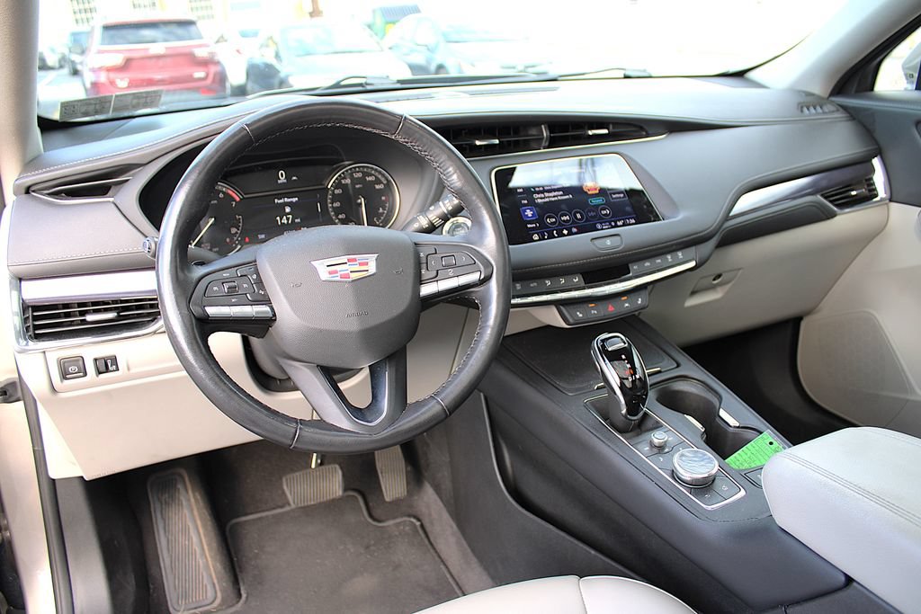Used 2022 Cadillac XT4 Luxury w/ Cold Weather Package AWD/4WD image 4