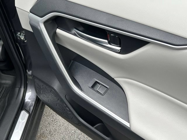 Certified 2025 Toyota RAV4 XLE AWD/4WD image 40
