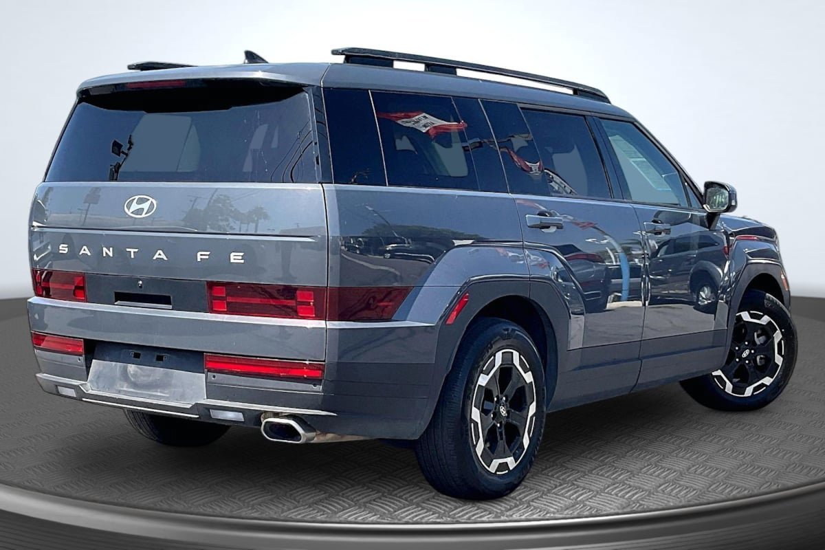 Used 2025 Hyundai Santa Fe SEL FWD image 13