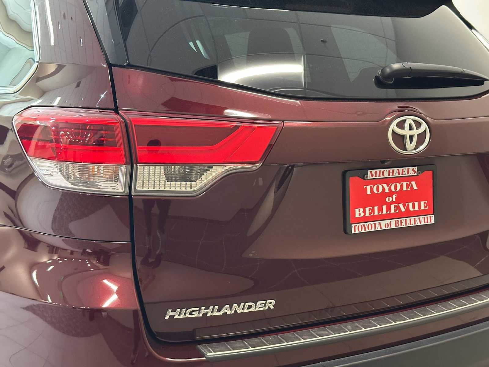 Used 2018 Toyota Highlander LE image 7
