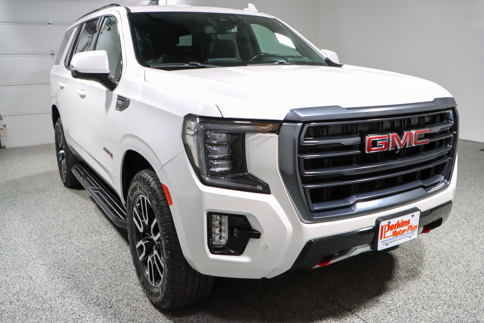Used 2024 GMC Yukon AT4 w/ Technology Package image 5