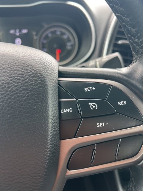 Used 2020 Jeep Cherokee Latitude Plus w/ Comfort/Convenience Group FWD image 15