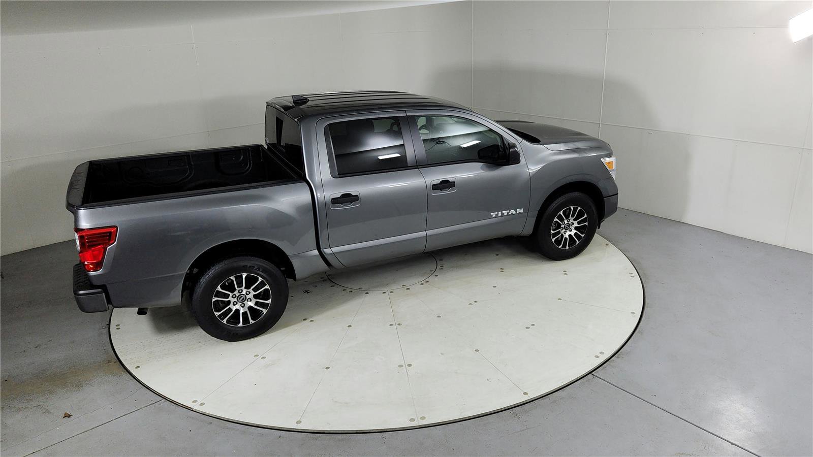 Certified 2024 Nissan Titan SV image 23