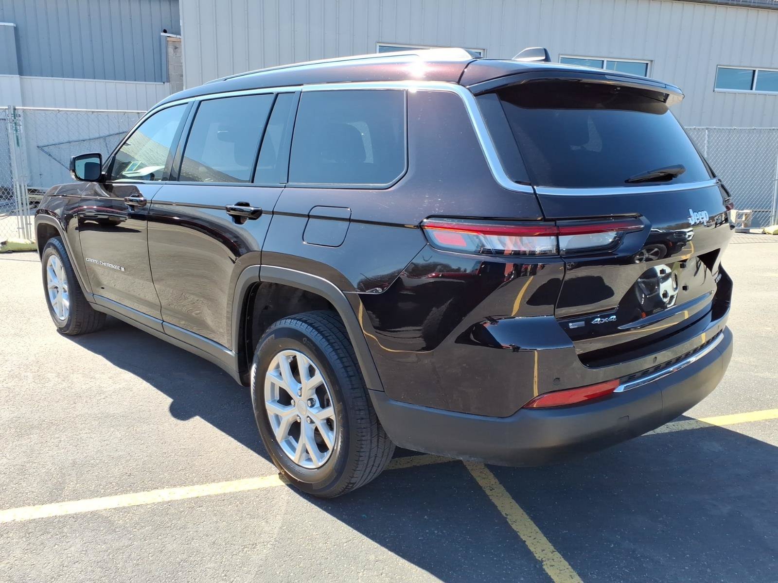 Used 2023 Jeep Grand Cherokee L Limited AWD/4WD image 7