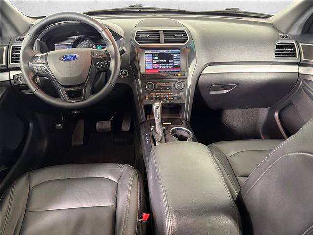 Used 2016 Ford Explorer XLT w/ Equipment Group 202A FWD image 24