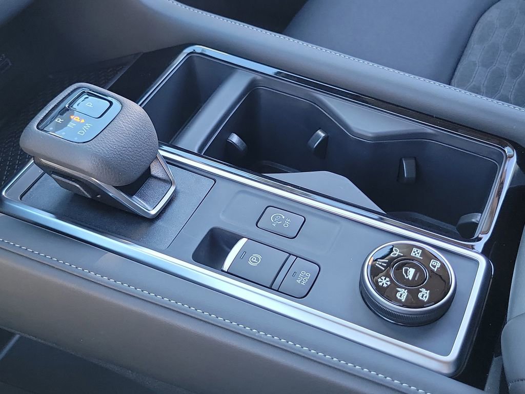 New 2025 Nissan Pathfinder SV image 16